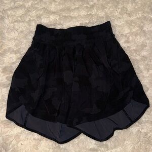 Lululemon Hotty Hot High Rise Lined Shorts 4”